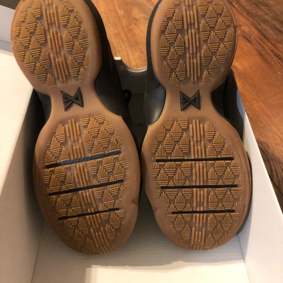 Paul George’s basketball shoes - Picture 3 of 5